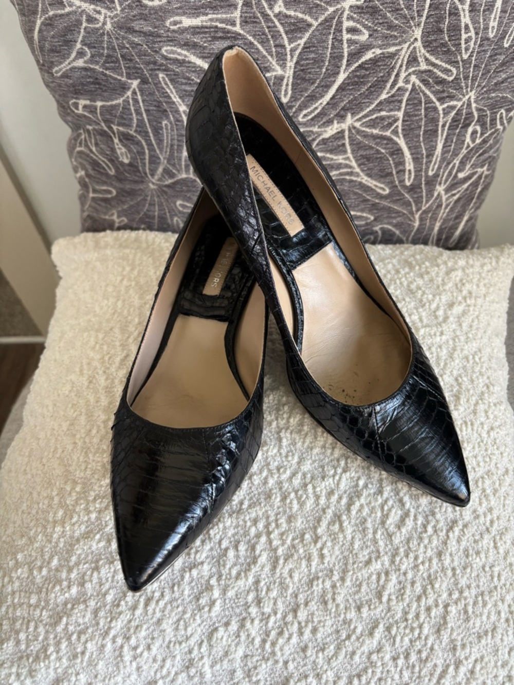 Michael Kors Black Croc-Embossed Pointed Pumps size 8.5 besutiful